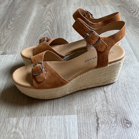 Lucky Brand Naveah Platform Sandals - Picture 8 of 14